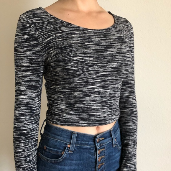 H&M Divided black long sleeve crop top - Picture 3 of 3